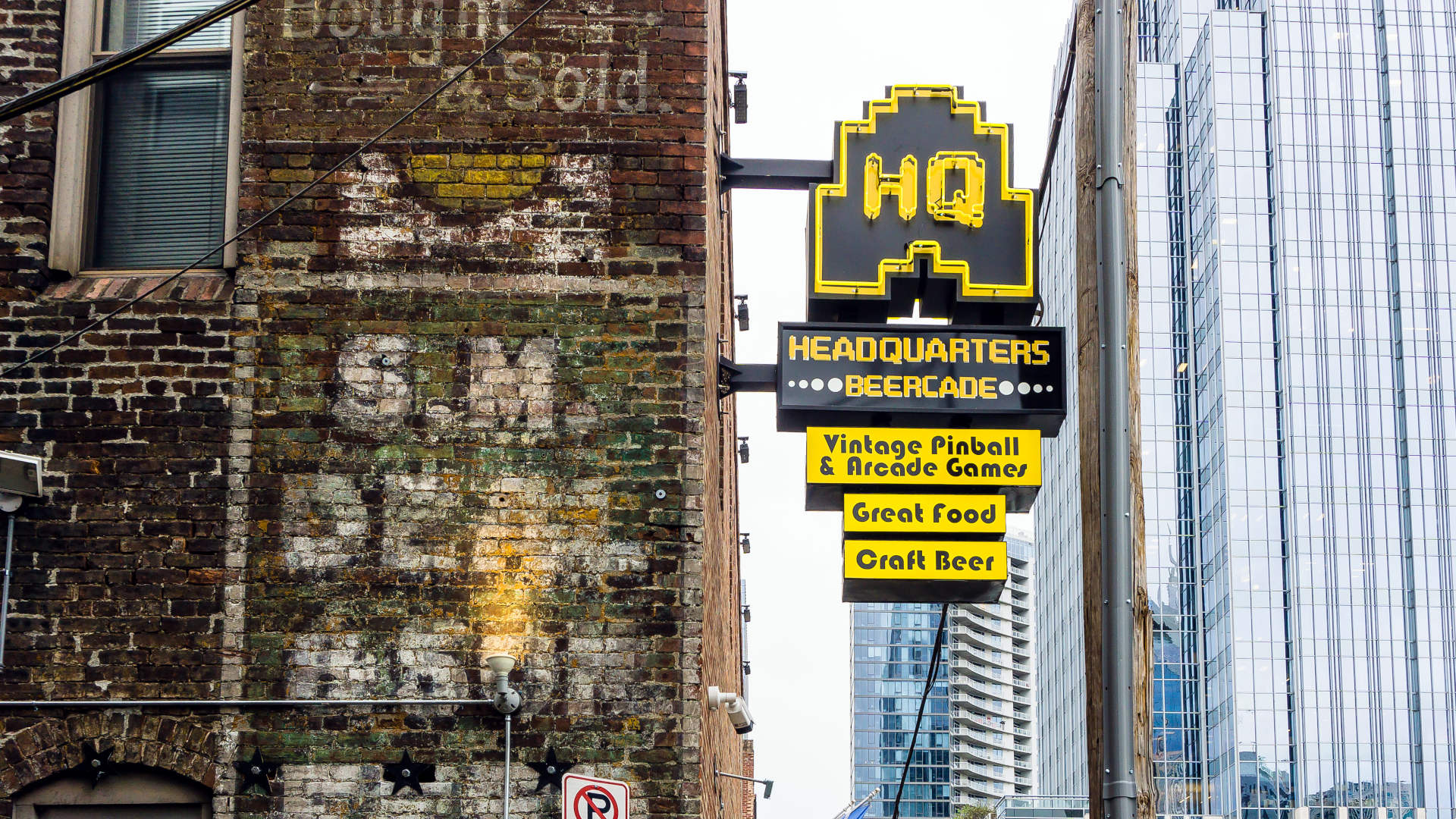 HQ Beercade sign (arcade & craft beer)
