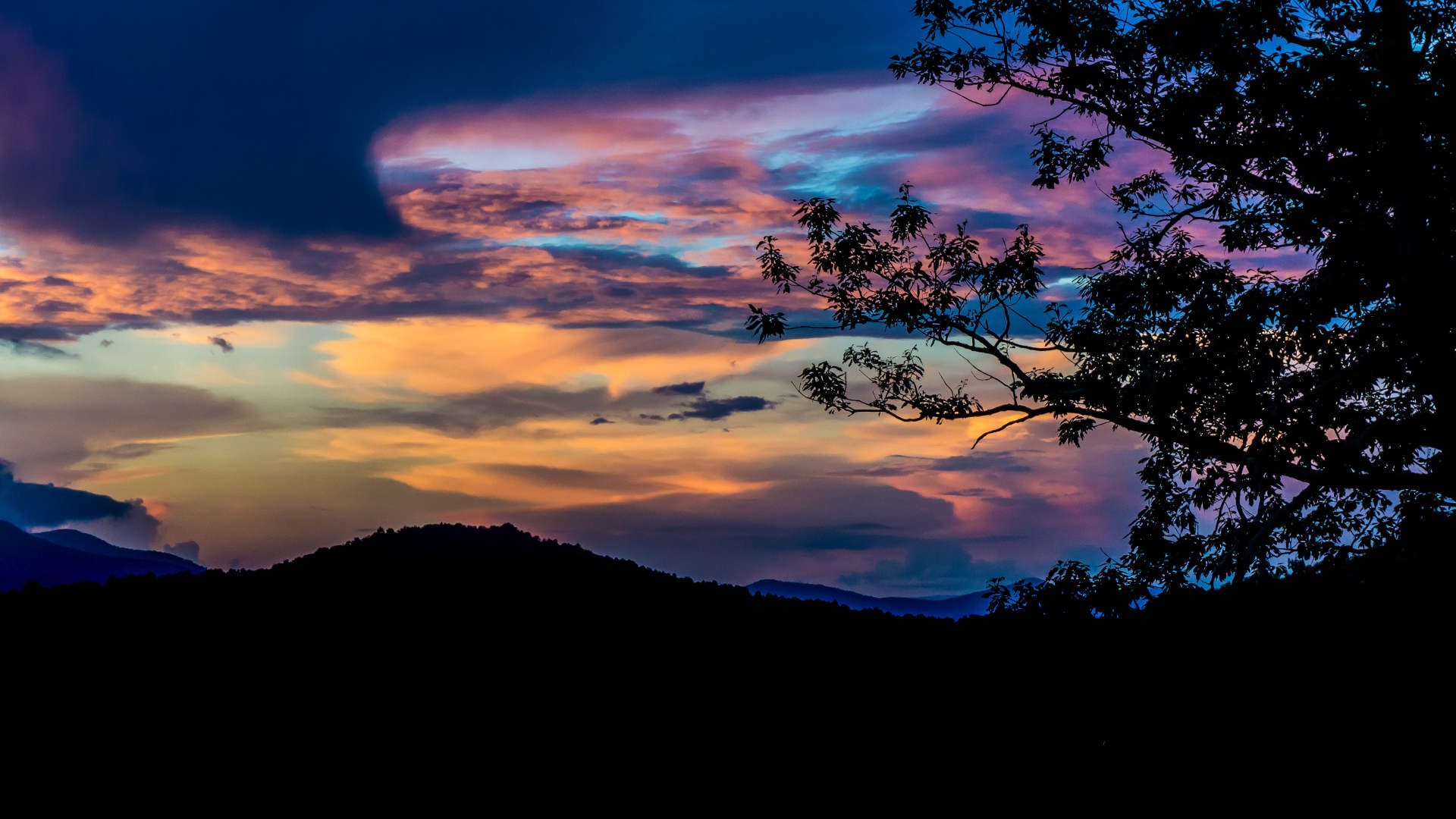 Colourful sunset at Blue Ridge Parkway